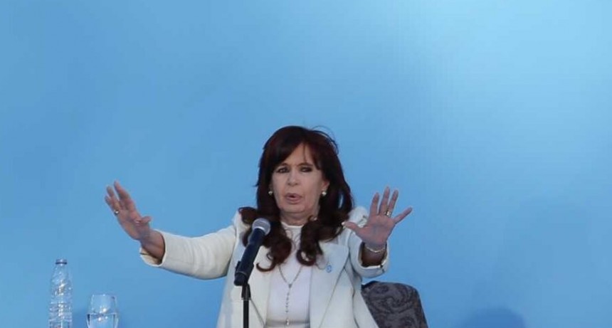 DIARIOKTUBRE INFO….  CRISTINA LE RESPONDIÓ A MILEI  ….Por Simòn Suàrez