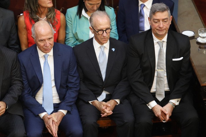 RADIOKTUBRE INFO…….. La Corte Suprema se arrodilló ante el poder real y ratificó la condena a Cristina Kirchner   …… Por Simòn Suarez