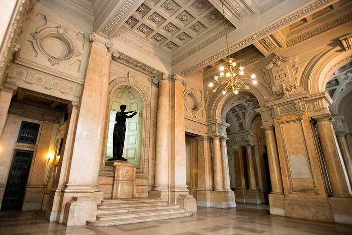 RADIOKTUBRE INFO……..  EL PODER JUDICIAL ES LA INSTITUCIÓN MENOS CREÍBLE  …… Por Simòn Suarez