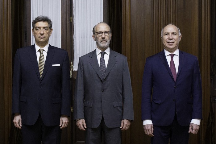 RADIOKTUBRE INFO…….. Tras el fallo, los jueces se aumentaron el sueldo   …… Por Simòn Suarez