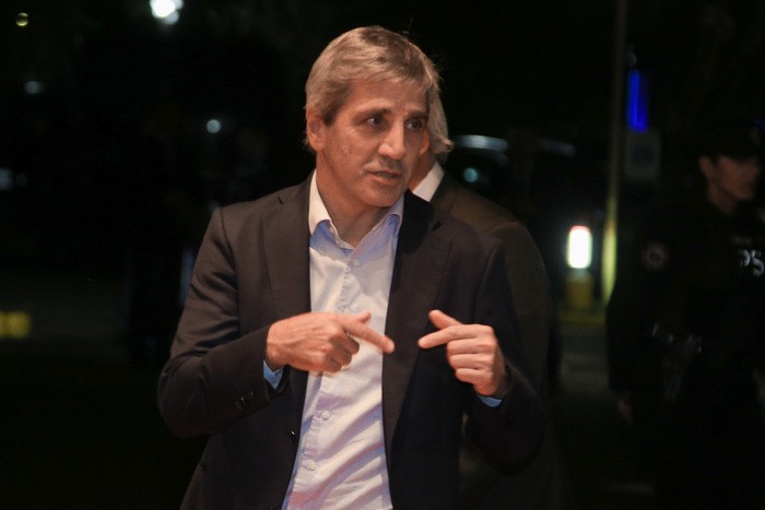 RADIOKTUBRE INFO……..  TOTO CAPUTO EL MESI DE TOMA DE DEUDA   …… Por Simòn Suarez