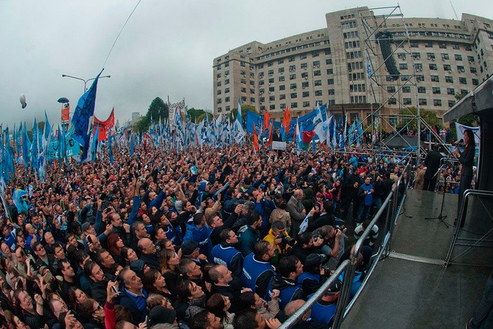 RADIOKTUBRE INFO……..   LA FOTO FOBIA …… Por Simòn Suarez