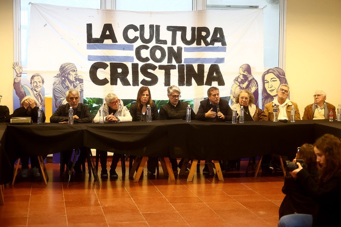 RADIOKTUBRE INFO…….. El apoyo de la cultura a Cristina: 