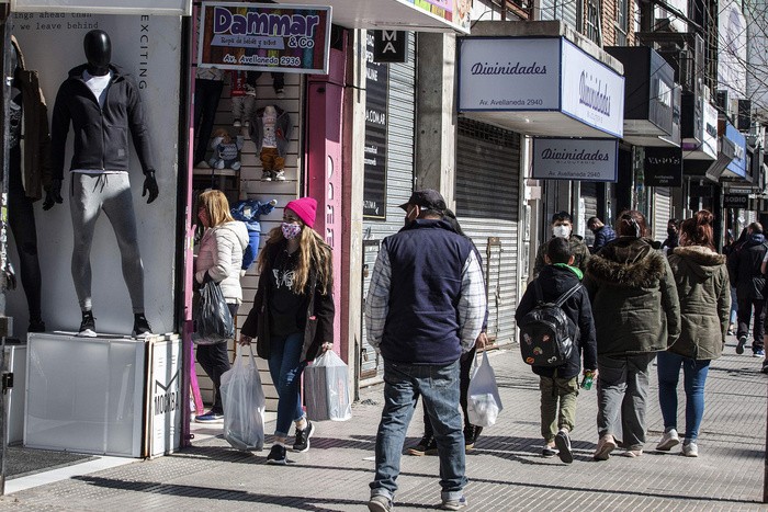 RADIOKTUBRE INFO……..  El extraño país donde la gente sale de la pobreza pero compra menos que antes  …… Por Simòn Suarez