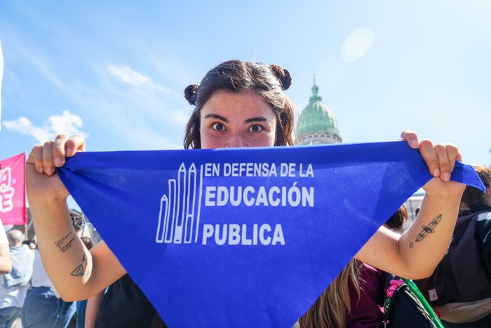 RADIOKTUBRE INFO…….. LAS UNIVERSIDADES NO SE RINDEN ANTE LA ASFICIA   …… Por Simòn Suarez