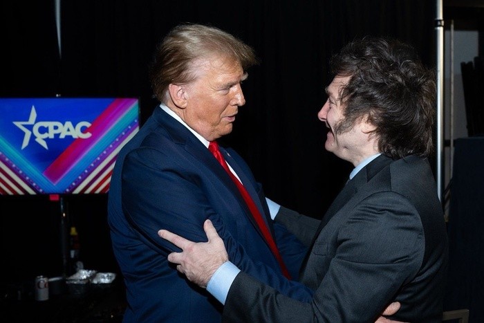 RADIOKTUBRE INFO……..  Alineados con Trump y con gritos de guerra  …… Por Simòn Suarez
