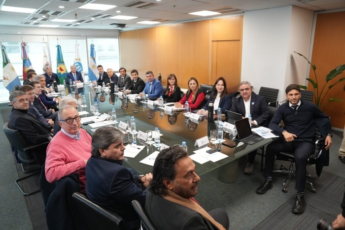 RADIOKTUBRE INFO……..  Los gobernadores se unieron para reclamarle al Gobierno por sus recursos  …… Por Simòn Suarez