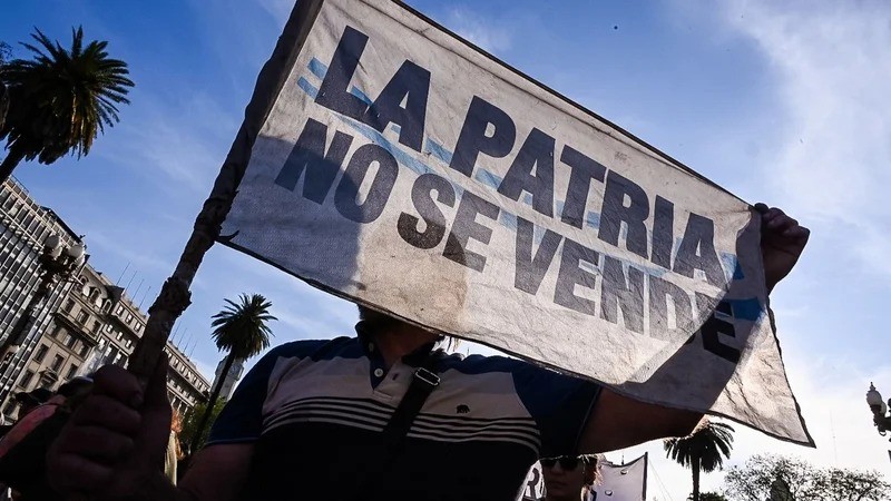 RADIOKTUBRE INFO…….. Se recalienta la calle contra Milei: protestas de universidades, trabajadores de la salud y jubilados   …… Por Simòn Suarez