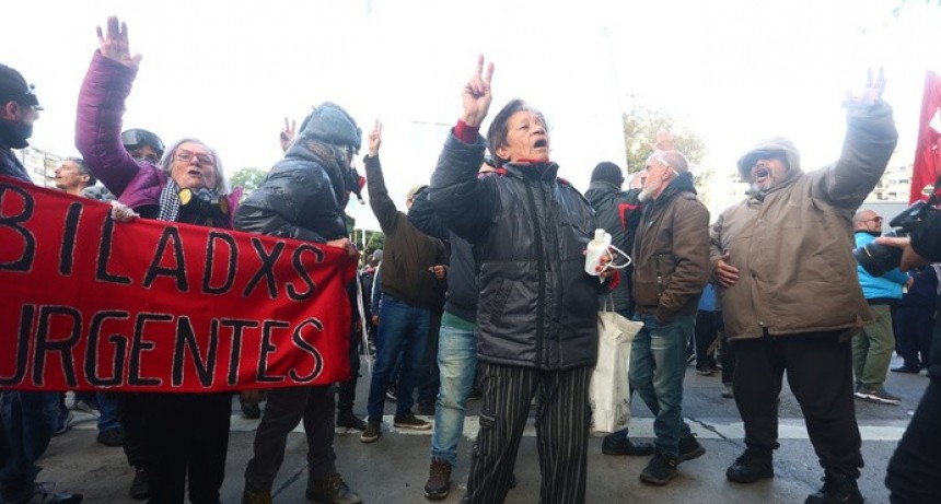 RADIOKTUBRE INFO……..  Las protestas que crecen por abajo contra el ajuste de Milei se unificarán frente al Congreso  …… Por Simòn Suarez