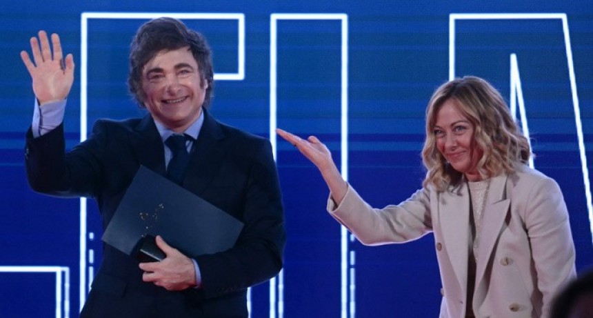 RADIOKTUBRE INFO……..MILEI YA ESTÁ EN ROMA, LEJOS DE LOS PROBLEMAS DOMÉSTICOS    …… Por Simòn Suarez