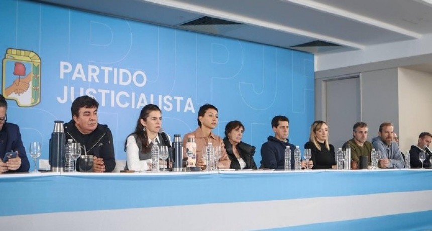 RADIOKTUBRE INFO…….. Más de 250 intendentes de todo el país expresaron su repudio por la condena a CFK   …… Por Simòn Suarez