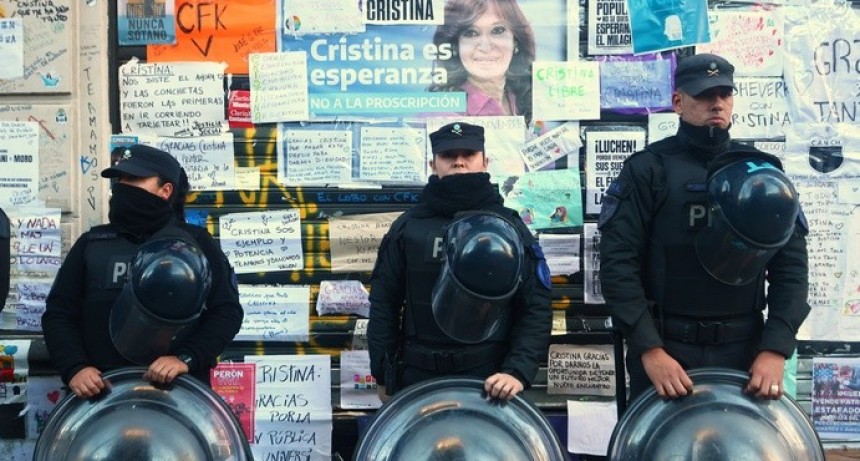 RADIOKTUBRE INFO…….. LAS PROVOCACIONES DE LA SEÑORA VIOLENCIA   …… Por Simòn Suarez