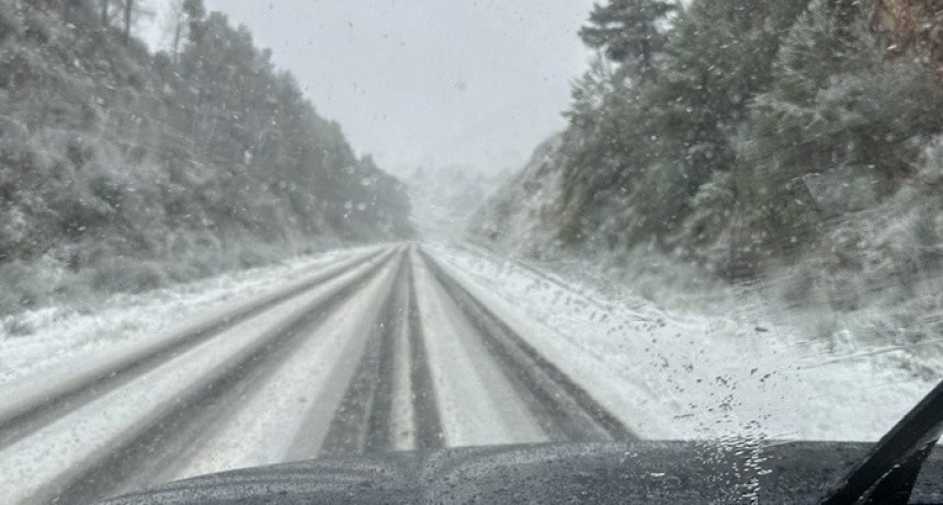 RADIOKTUBRE INFO……..  Ya nieva en Buenos Aires: Puan y Sierra de la Ventana se cubrieron de blanco  …… Por Simòn Suarez