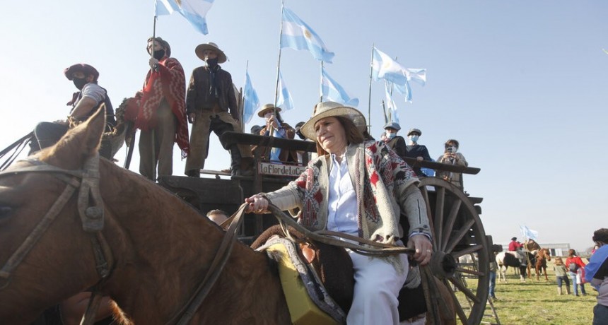 RADIOKTUBRE INFO…-. ARGENTINA PAÍS GENEROSO,Patricia Bullrich y su entrada estelar a la protesta de San Nicolás..-Por Simón Suarez..VER MAS