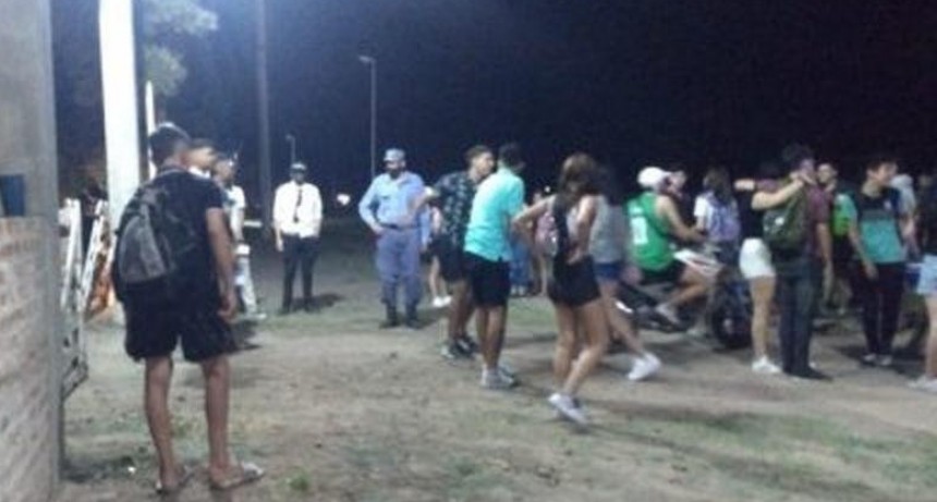 RADIOKTUBRE INFO…-. Durante el fin de semana largo, se desalojaron 16 fiestas clandestinas en Chaco.. -Por Simón Suarez..VER MAS
