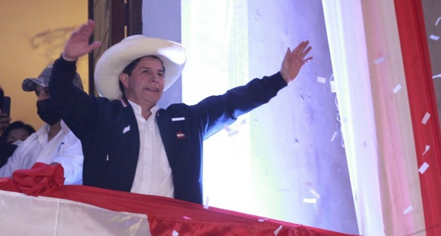 RADIOKTUBRE INFO…-Castillo finalmente fue proclamado presidente electo de Perú-. -Por Simón Suarez..VER MAS