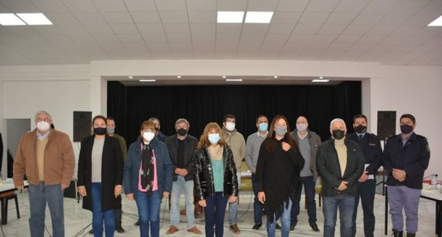 RADIOKTUBRE INFO…- REUNIÓN DE INTENDENTES EN SANTA SYLVINA-.-Por Simón Suarez..VER MAS