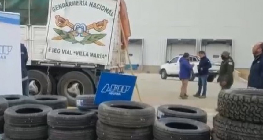 RADIOKTUBRE INFO..-  La Aduana desarticuló una maniobra de contrabando de neumáticos -Por Simón Suarez..Ver mas..	