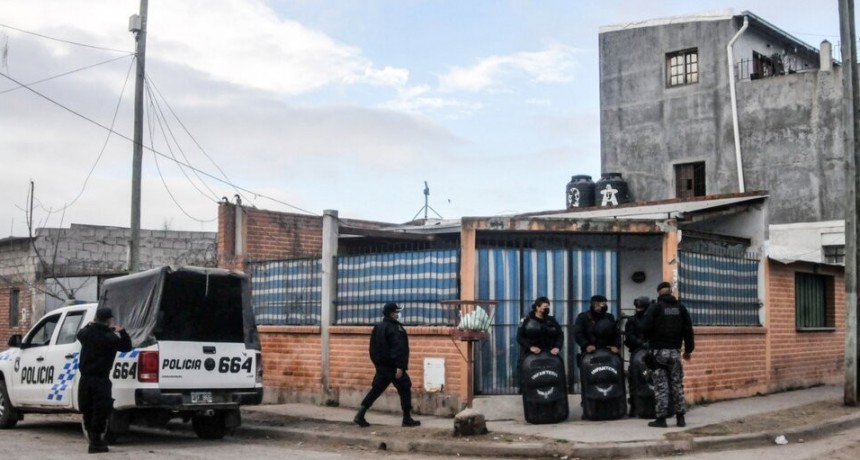 RADIOKTUBRE INFO..- Allanamientos, multas, detenciones y causas armadas: El manual de la persecución a las organizaciones sociales en Jujuy  -Por Simón Suarez..Ver mas..	