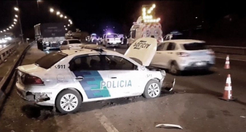 RADIOKTUBRE INFO..-   Otra persecución en Panamericana terminó en choque y dejó el saldo de dos policías heridos-Por Simón Suarez..Ver mas..	