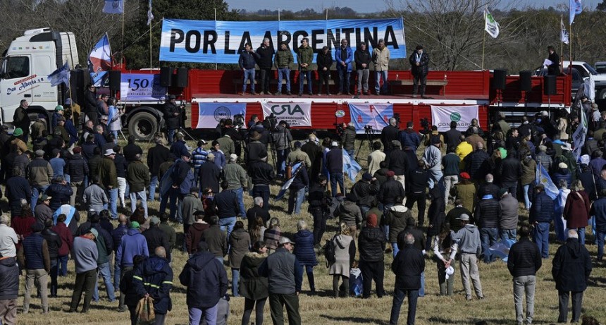 RADIOKTUBRE INFO..-  MUGEN DE LLENOS EL PIQUETE DE LA ABUNDANCIA. -Por Simón Suarez..Ver mas..	