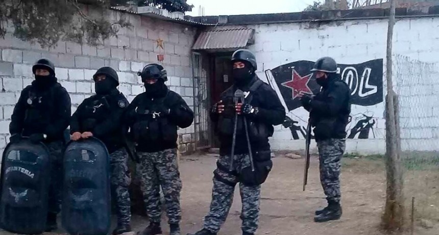 RADIOKTUBRE INFO..- La policía de Gerardo Morales infiltró a los movimientos sociales  -Por Simón Suarez..Ver mas..	