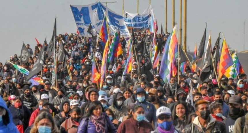 RADIOKTUBRE INFO..-  Marchas contra la persecución política a movimientos sociales en Jujuy -Por Simón Suarez..Ver mas..	