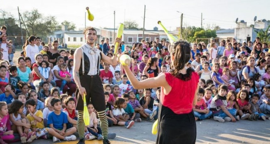 RADIOKTUBRE INFO..-  Bienal 2022: el Municipio anunció actividades para todos los gustos en este viernes -Por Simón Suarez..Ver mas..	