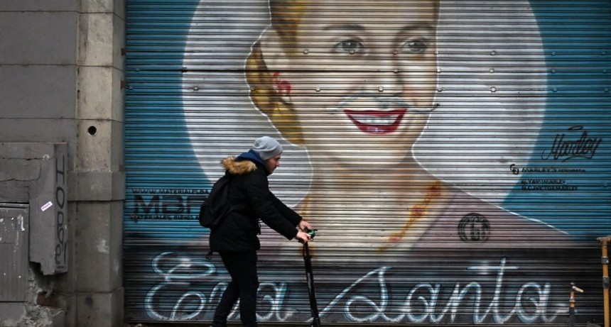 RADIOKTUBRE INFO..- EVITA ETERNA EN EL CORAZON DE SU PUEBLO -Por Simón Suarez..Ver mas..