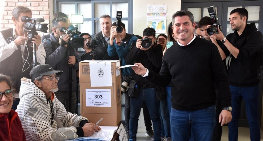  RADIOKTUBRE INFO….GANÓ LA CORTE: San Juan: Un batacazo opositor apadrinado por la Corte   …Por Simón Suarez..Ver mas..