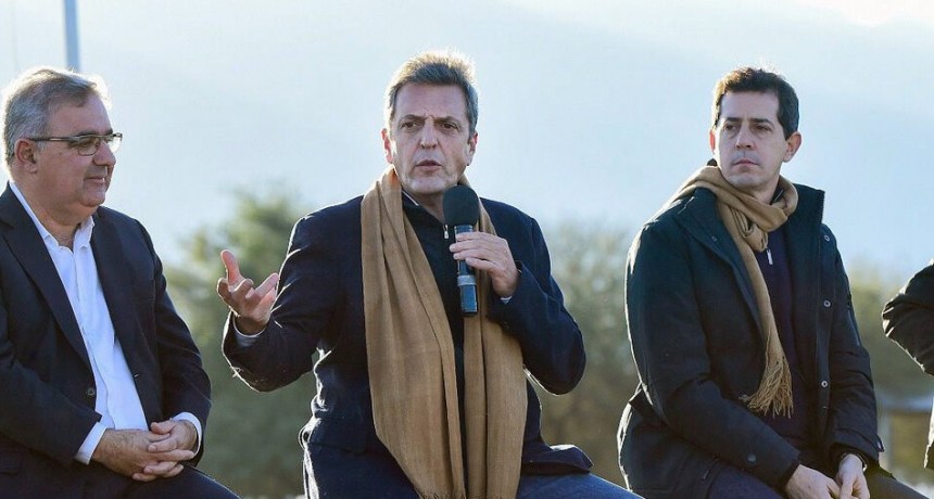 RADIOKTUBRE INFO….  Sergio Massa arrancó la campaña federal en Catamarca …Por Simón Suarez..Ver mas..