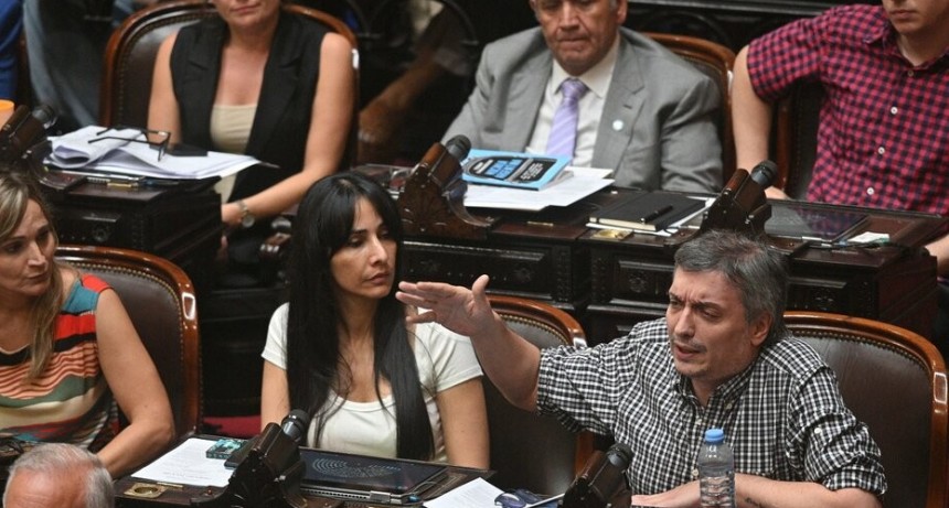  RADIOKTUBRE INFO….  Un proyecto de ley que busca impedir una reprivatización de Aerolíneas Argentinas …Por Simón Suarez..Ver mas..