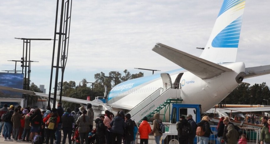  RADIOKTUBRE INFO…. AEROLINEAS, TECNÓPOLIS, LA DENSIDAD NACIONAL  …Por Simón Suarez..Ver mas..