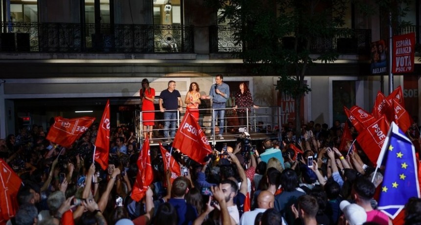 RADIOKTUBRE INFO…. LA DERECHA TROPEZÓ EN ESPAÑA  …Por Simón Suarez..Ver mas..