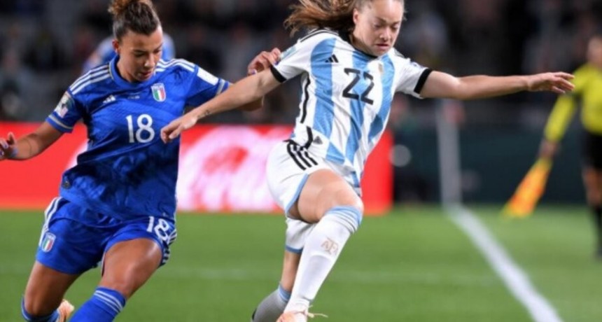 RADIOKTUBRE INFO….La selección argentina cayó ante Italia por 1 a 0 en su debut en la Copa del Mundo   …Por Simón Suarez..Ver mas..