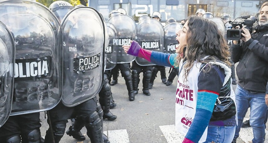 DIARIOKTUBRE INFO….LA MÁQUINA DE DESPEDIR ….Por Simòn Suàrez