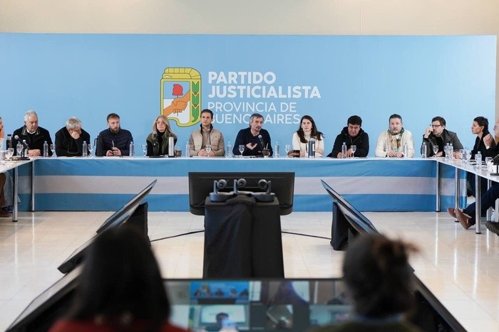 RADIOKTUBRE INFO……..  TIEMPO DE DEFINICIONES PARA EL PERONISMO  …… Por Simòn Suarez