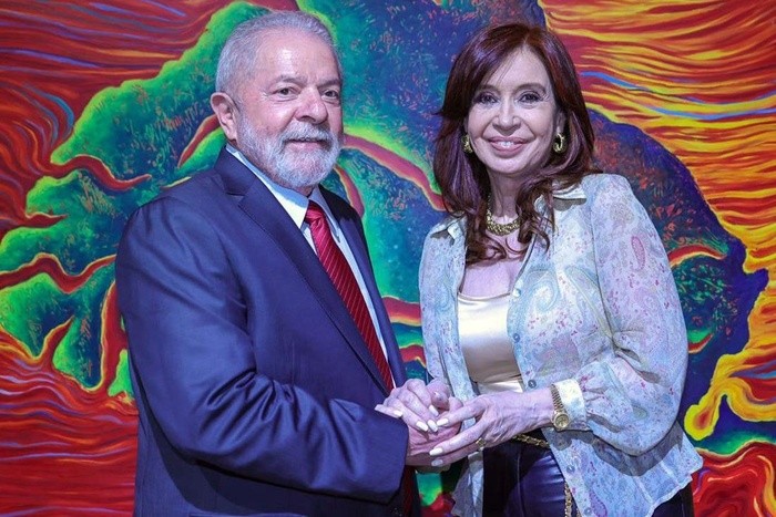 RADIOKTUBRE INFO…….. LULA LLEGA A LA ARGENTINA Y CRISTINA PIDE PERMISO PARA RECIBIRLO   …… Por Simòn Suarez