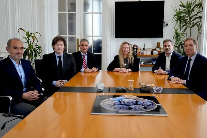 RADIOKTUBRE INFO…….. Identidad violeta y antiperonismo: la apuesta del Gobierno para disputar la Provincia   …… Por Simòn Suarez