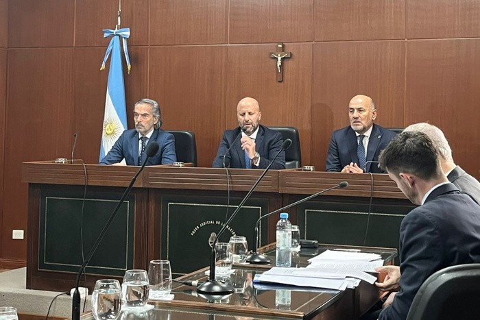 RADIOKTUBRE INFO……..  CASASCIÓN CRISTINA  …… Por Simòn Suarez