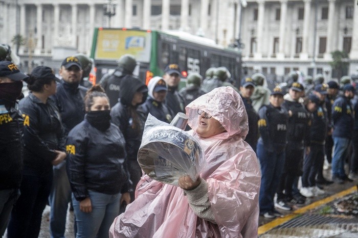 RADIOKTUBRE INFO…….. BULRRICH EL CLÁSICO DE LOS MIERCOLES REPRESION A JUBILADOS   …… Por Simòn Suarez
