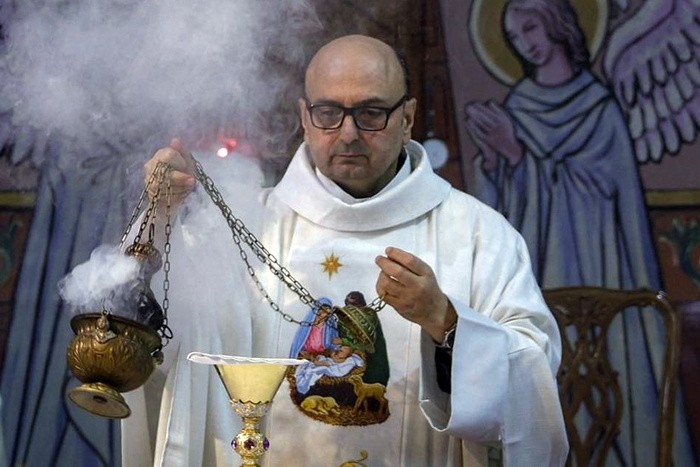 RADIOKTUBRE INFO……..  SACERDOTE ARGENTINO HERIDO EN GAZA  …… Por Simòn Suarez