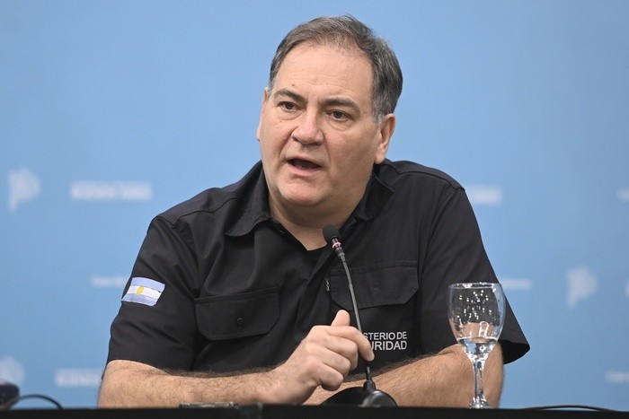 RADIOKTUBRE INFO…….. El ministro de Seguridad de Kicillof acusó a los 24 policías desplazados de conspirar   …… Por Simòn Suarez