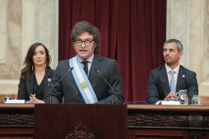 RADIOKTUBRE INFO…….. MILEI VETARÁ LA SEMANA QUE VIENE LAS MEJORAS PARA JUBILADOS Y DISCAPACITADOS.   …… Por Simòn Suarez