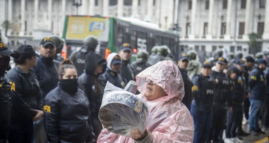 RADIOKTUBRE INFO…….. BULRRICH EL CLÁSICO DE LOS MIERCOLES REPRESION A JUBILADOS   …… Por Simòn Suarez