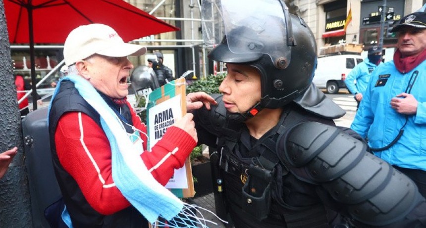 RADIOKTUBRE INFO……..  OTRO MIÉRCOLES DE GASES Y PALOS A JUBILADOS  …… Por Simòn Suarez