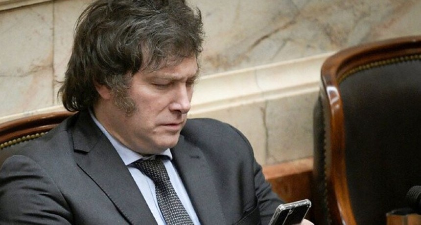 RADIOKTUBRE INFO……..  MILEI ES EL QUE MAS INSULTA POR REDES  …… Por Simòn Suarez