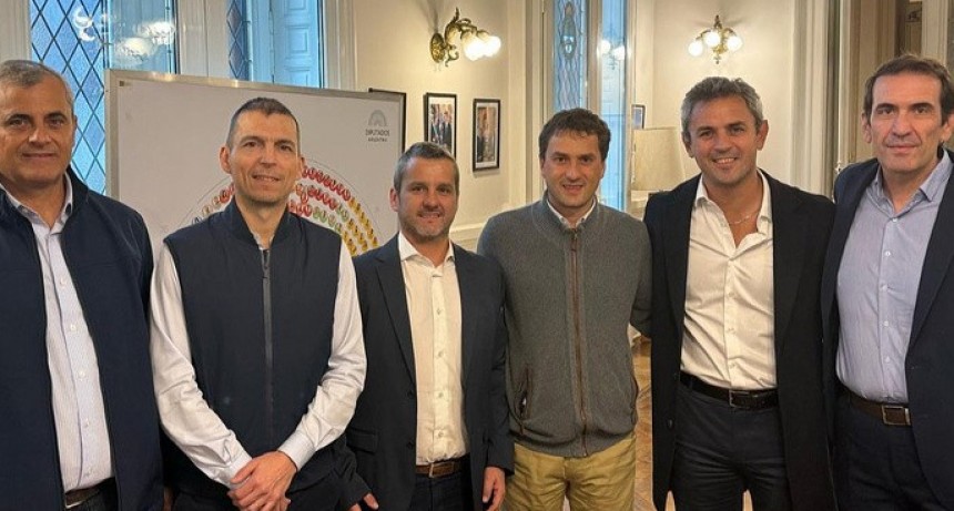 RADIOKTUBRE INFO……..  CAMBIARON LA BOINA BLANCA POR LA PELUCA  …… Por Simòn Suarez