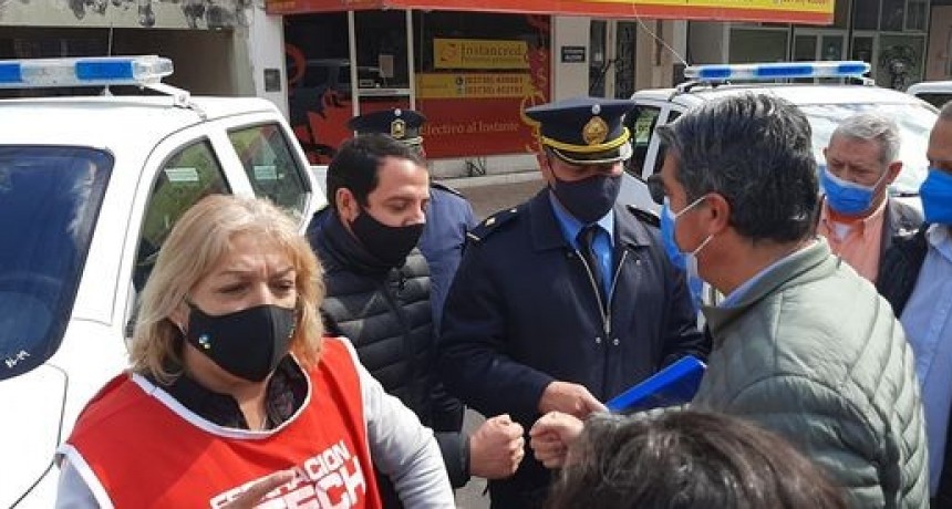 RADIOKUBRE INFO…- CAPITANICH ENTREGÓ PATRULLERO Y MOTOVEHÍCULOS PARA SANTA SYLVINA...-Por  SimónSuárez Ver mas