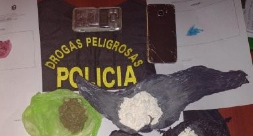 RADIOKUBRE INFO…- Villa Angela: Gendarmería interceptó y secuestró una carga de 10 kilos de marihuana..-Por  SimónSuárez Ver mas